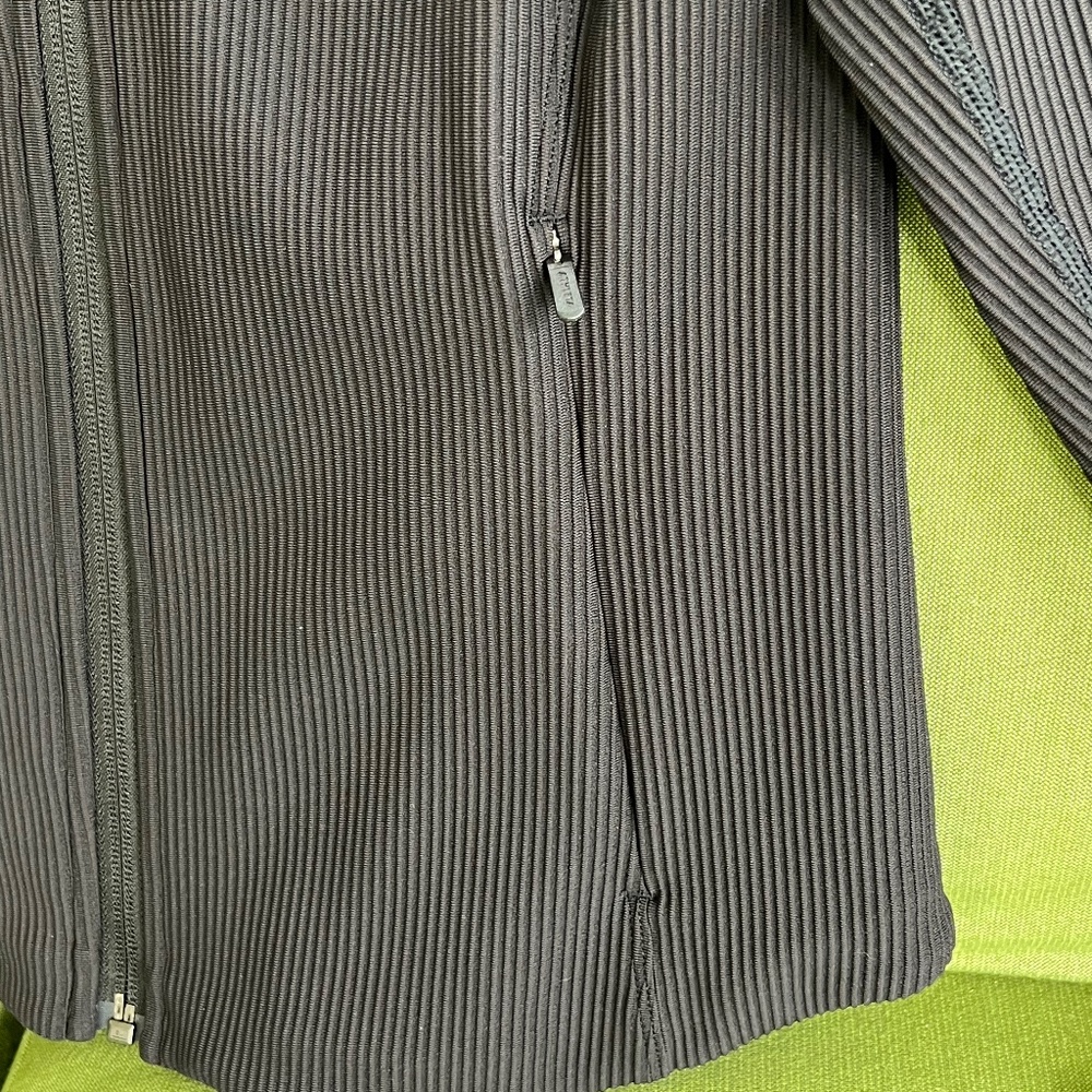 Athleta Salutation Ribbed Jacket Black-Size Petit… - image 4
